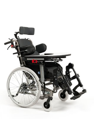 Multifunktionsrollstuhl Inovys II Evo, mit Trommelbremse, Tisch und Seitenpelotten>>>>SB 40 cm